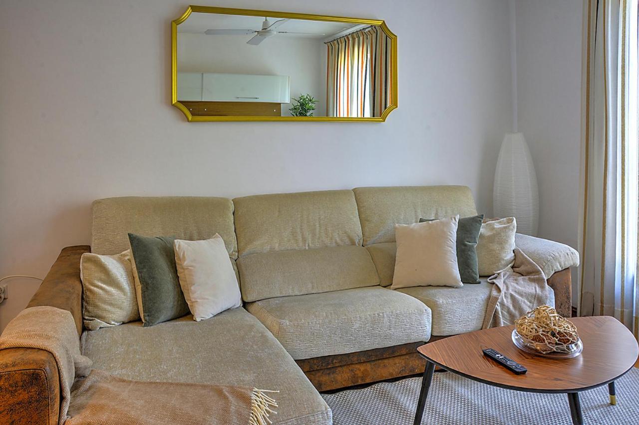 San Bernardo Family Apartment Sevilla Buitenkant foto