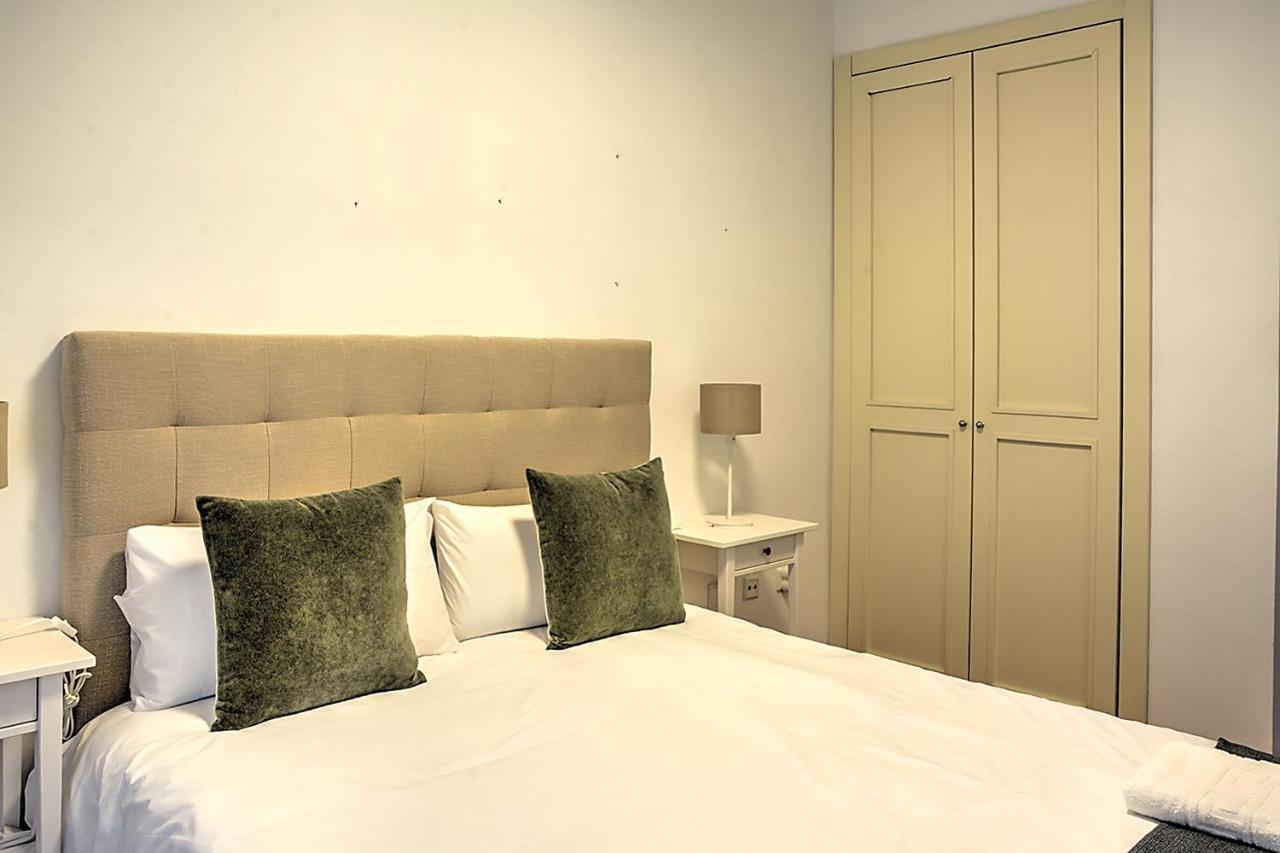 San Bernardo Family Apartment Sevilla Buitenkant foto